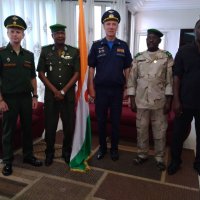 Décoration des Officier Généraux de la Gendarmerie et de la force armée Nigérienne, il s'agit du Général de Brigade Oumarou Namata Comandant Force G5 Sahel au Mali et le Général de Brigade Harouna Djibo Hamani Attaché de défense à l'Ambassade du Niger au 