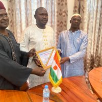 Visite de courtoisie de la Fédération de Lutte Traditionnelle à l'Ambassade du Niger