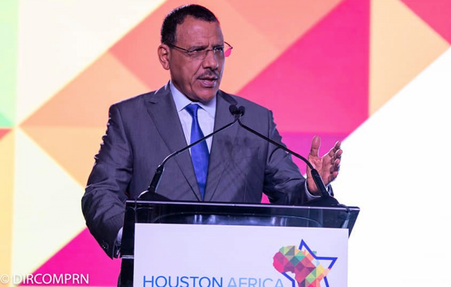 Discours du Président de la République lors de la 1ère Edition du Sommet sur l’Energie en Afrique. Houston, Texas : SE Mohamed Bazoum présente le fort potentiel énergétique dont regorge notre pays et invite les investisseurs intervenant dans le doma
