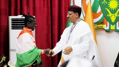 A la Présidence de la République : Le Chef de l’Etat rencontre les membres du CNOMN et félicite des athlètes nigériens dont la championne Aminatou Seyni